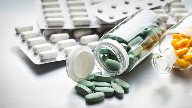 Different_medicines_on_metal_table