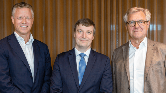 Acquisition de Five Cryogenics par Alfa Laval - juillet 2025 - Thomas Møller, Directeur de la Division Energie d’Alfa Laval ;    Vincent Pourailly, Président de l’activité cryogénique de Fives ;    Tom Erixon, PDG d’Alfa Laval. 